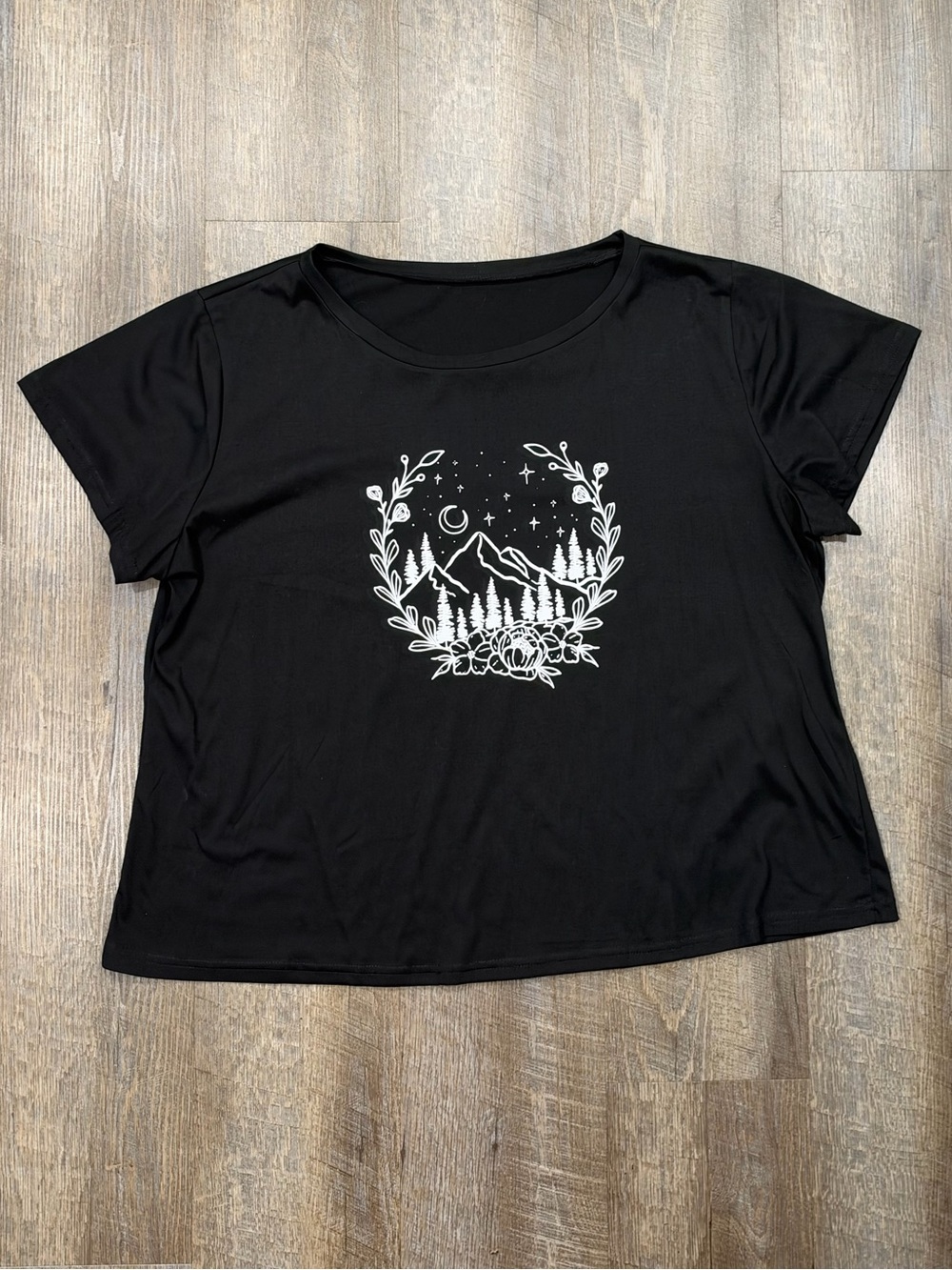 Plus size Black Graphic Short-Sleeve Women's Tee - Mountain Night Print